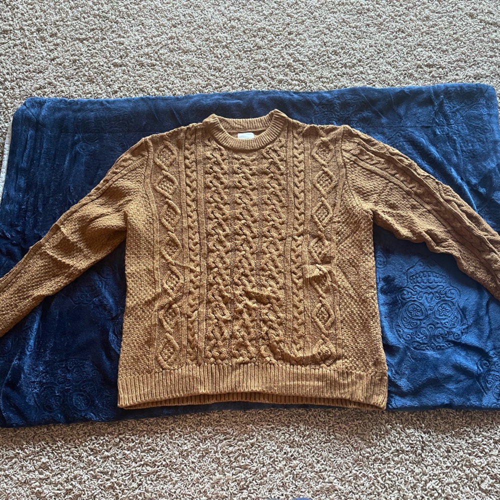 Lightly used H&M sweater (little wrinkly from living in a air tight moving box)